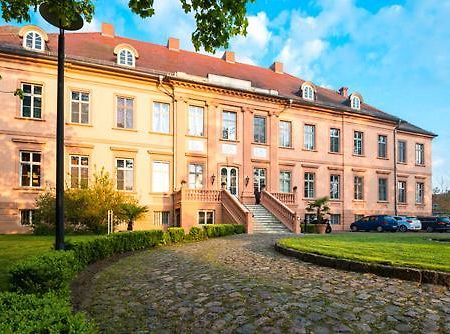 Schlosshotel Ruehstaedt Garni - Natur & Erholung An Der Elbe Exterior photo
