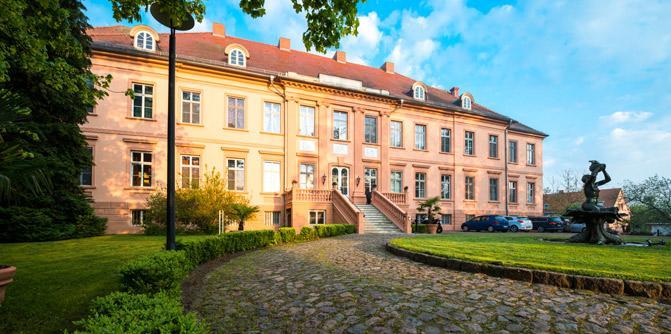 Schlosshotel Ruehstaedt Garni - Natur & Erholung An Der Elbe Exterior photo
